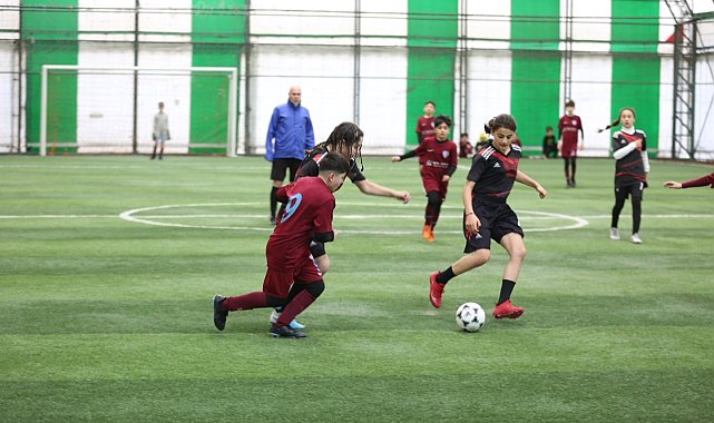Küçükçekmece'de ücretsiz yaz spor okulları başladı