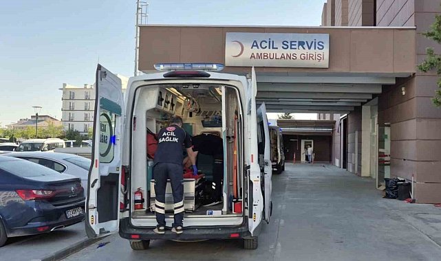 Kumaş tıraşlama makinesine elini kaptıran işçi yaralandı