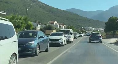 Kuşadası'nda milli park dönüşü yoğunluğu oluştu