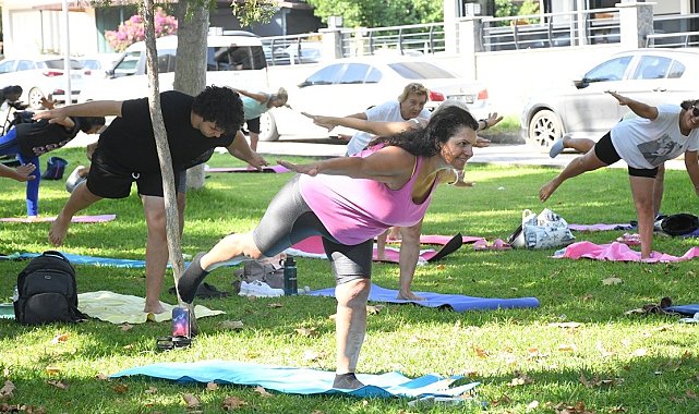 Kuşadası'nda sabah sporu etkinliklerine yoğun ilgi