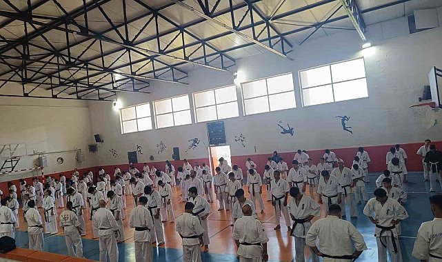 Kütahya Pazarlar'da 200 sporcu Kyokushin-Kan Türkiye Yaz Gelişim Kampı'nda buluştu