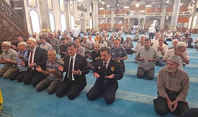 Kütahya Ulu Camii'nde 15 Temmuz şehitleri için 2 bin 530 hatmin duası yapıldı