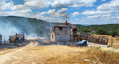 Kütahya'da ev yangını ormana sıçradı, 3 hektar alan zarar gördü