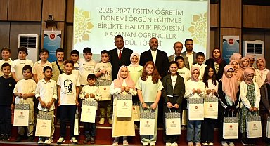 Kütahya'da hafızlık projesini kazanan öğrenciler ödüllendirildi