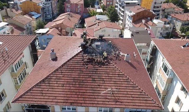 Kütahya'da yıldırım düşen çatıda yangın çıktı