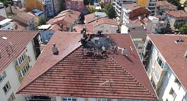 Kütahya'da yıldırım düşen çatıda yangın çıktı