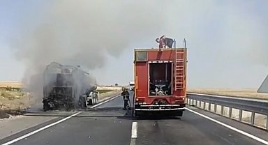 Mardin'de seyir halindeki tanker alev aldı