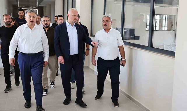 Menemen'de yapımı süren yeni gençlik merkezinde inceleme