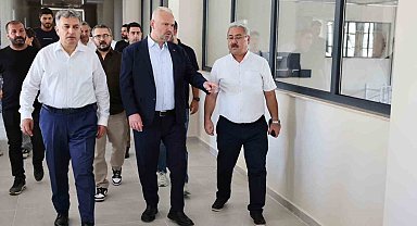 Menemen'de yapımı süren yeni gençlik merkezinde inceleme