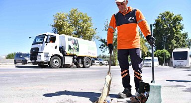 Mersin Büyükşehir Belediyesi temiz bir kent için sahada