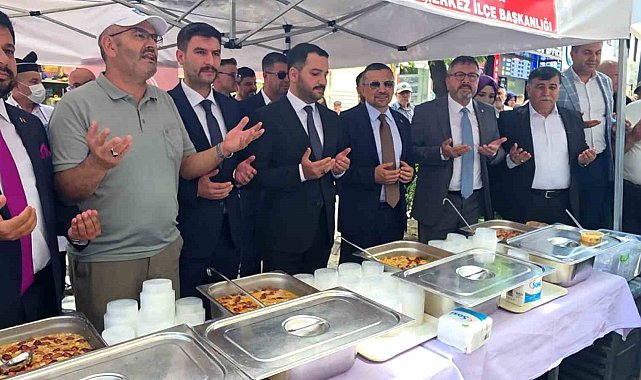 MHP Kütahya İl Başkanlığı'ndan vatandaşlara aşure ikramı