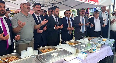 MHP Kütahya İl Başkanlığı'ndan vatandaşlara aşure ikramı