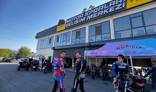 Milli motosikletçiler ve oyuncu Kıvanç Tatlıtuğ Kocaeli'de piste çıktı