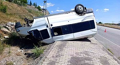 Minibüs takla attı: 1 yaralı