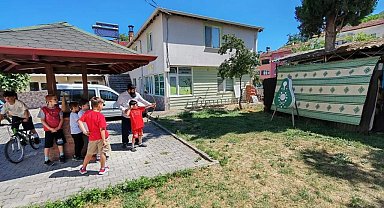 Minik kursiyerler hem öğreniyor hem sosyalleşiyor