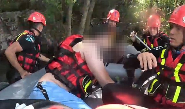 Munzur Çayı'nda boğulma tehlikesi geçiren vatandaşı Jandarma SAK Timi kurtardı