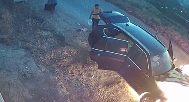 Muş'ta alev alan lüks araç patladı: O anlar kamerada