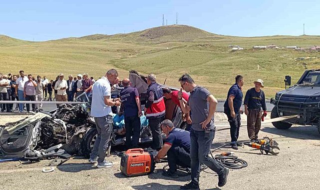 Muş'ta kamyonla otomobil çarpıştı: 2 ölü, 1 yaralı