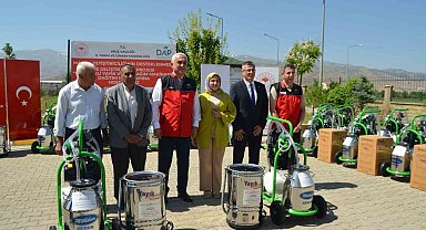 Muş'ta manda yetiştiricilerine süt sağım ve elektrikli yayık makinesi desteği