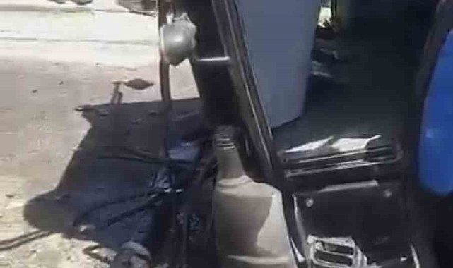 Muş'ta yolcu treninin çarptığı traktör ikiye ayrıldı