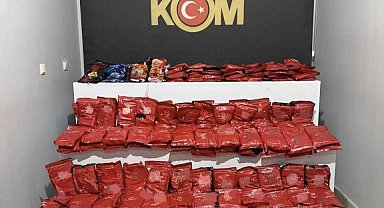 Niğde'de kaçak tütün operasyonu: 272 paket ele geçirildi