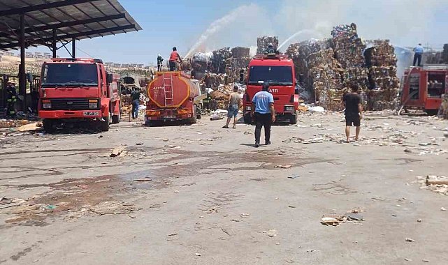 Nizip'te kağıt fabrikasında yangın