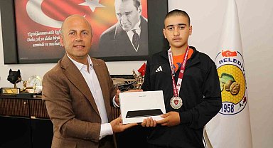 Olurlu genç pehlivana Başkan Ergün'den tam destek
