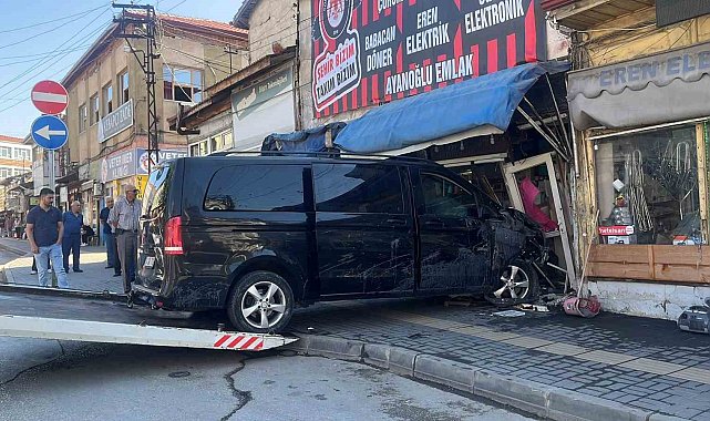 Önce park halindeki araçları biçti, sonra iş yerine daldı