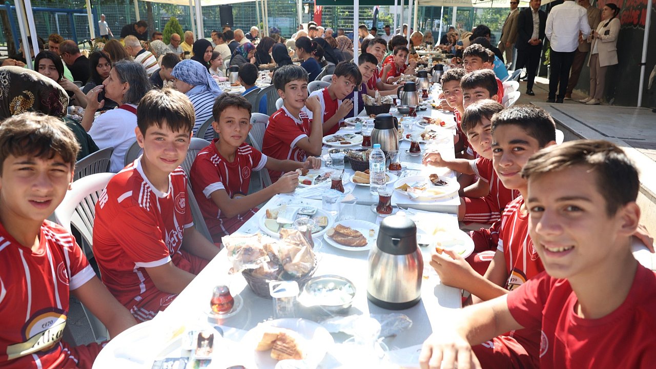 Osmangazi’de Mahalle Buluşmaları Devam Ediyor