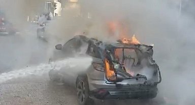 Osmaniye'de seyir halindeki otomobil yandı