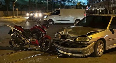 Otomobil ve motosiklet kafa kafaya çarpıştı: 2 yaralı
