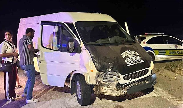 Otomobille kamyonetin çarpıştığı kazada 4 kişi yaralandı