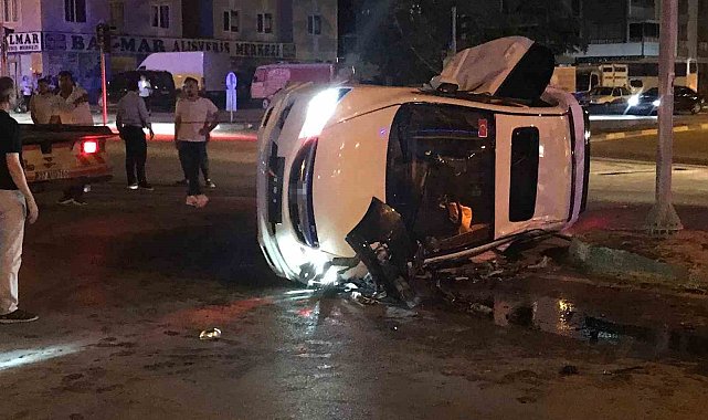 Otomobiller kavşakta çarpıştı: 2 yaralı
