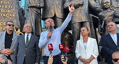 Özgür Özel'den 'dini değerleri aşağılayan' Deniz Göktaş'a destek