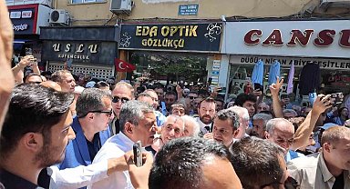 Özgür Özel'in Niğde programında vatandaşlar ezilme tehlikesi geçirdi
