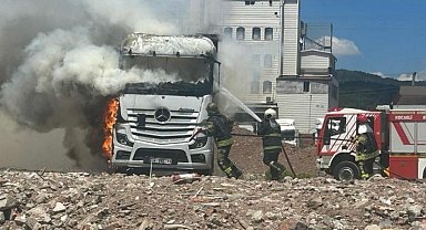 Park halindeki çekici alevlere teslim oldu