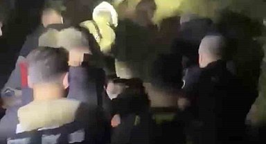 Patikadan yamaca düşerek mahsur kalan bir kişi, itfaiye tarafından kurtarıldı