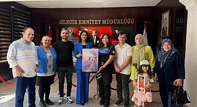 Polis çifte anlamlı veda