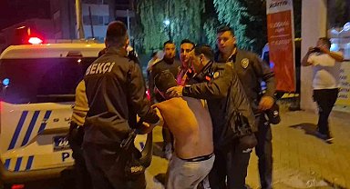 Polis ekiplerine zorluk çıkartan alkollü sürücü kafasını otobüs durağına vurdu: "Yanıyorum, su verin. Ben teslim olmaya geldim"