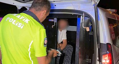 Polisin ehliyet ve kimlik istediği alkollü sürücü, "150 TL param var" dedi