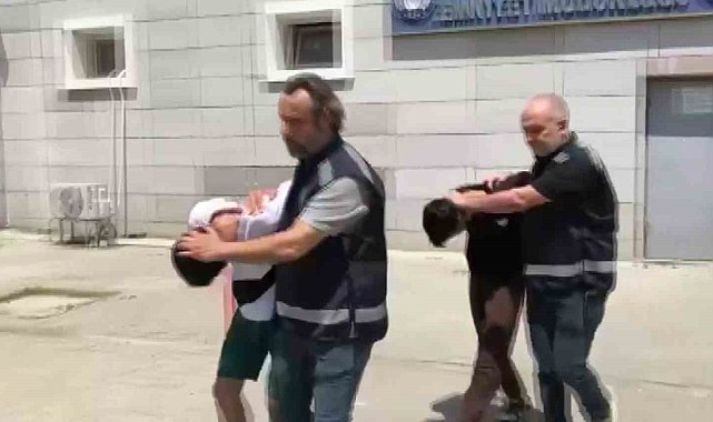 "Vatandaşlık vereceğiz" yalanıyla aldıkları 175 gram altınla kaçan dolandırıcılar yakalandı