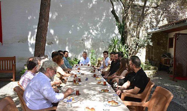 Rektör Prof. Dr. Kaçar, klasik diller yaz kursu öğrencileriyle buluştu
