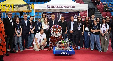 Robotlar spor salonunda yarıştı