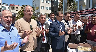 Salihli'de şehit aileleri aşure geleneğini sürdürdü