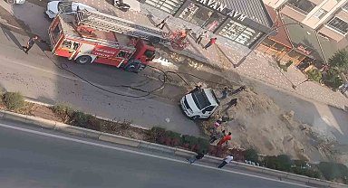 Saman yüklü kamyon alev alev yandı