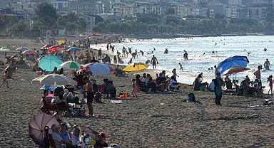 Samsun'da hava sıcaklığı arttı, vatandaşlar denize akın etti
