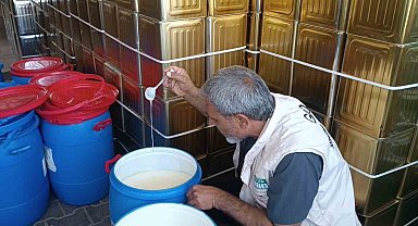 Şanlıurfa'da kaynağı belli olmayan 400 kilo şüpheli sade yağ ele geçirildi