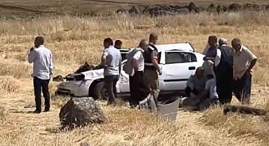 Şanlıurfa'da şarampole devrilen otomobil takla attı: 2 yaralı