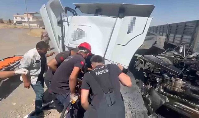 Şanlıurfa'da tır kamyonla çarpıştı: 1 ölü, 1 yaralı