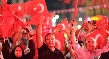 Şanlıurfa'da vatandaşlar meydanlara sığmadı